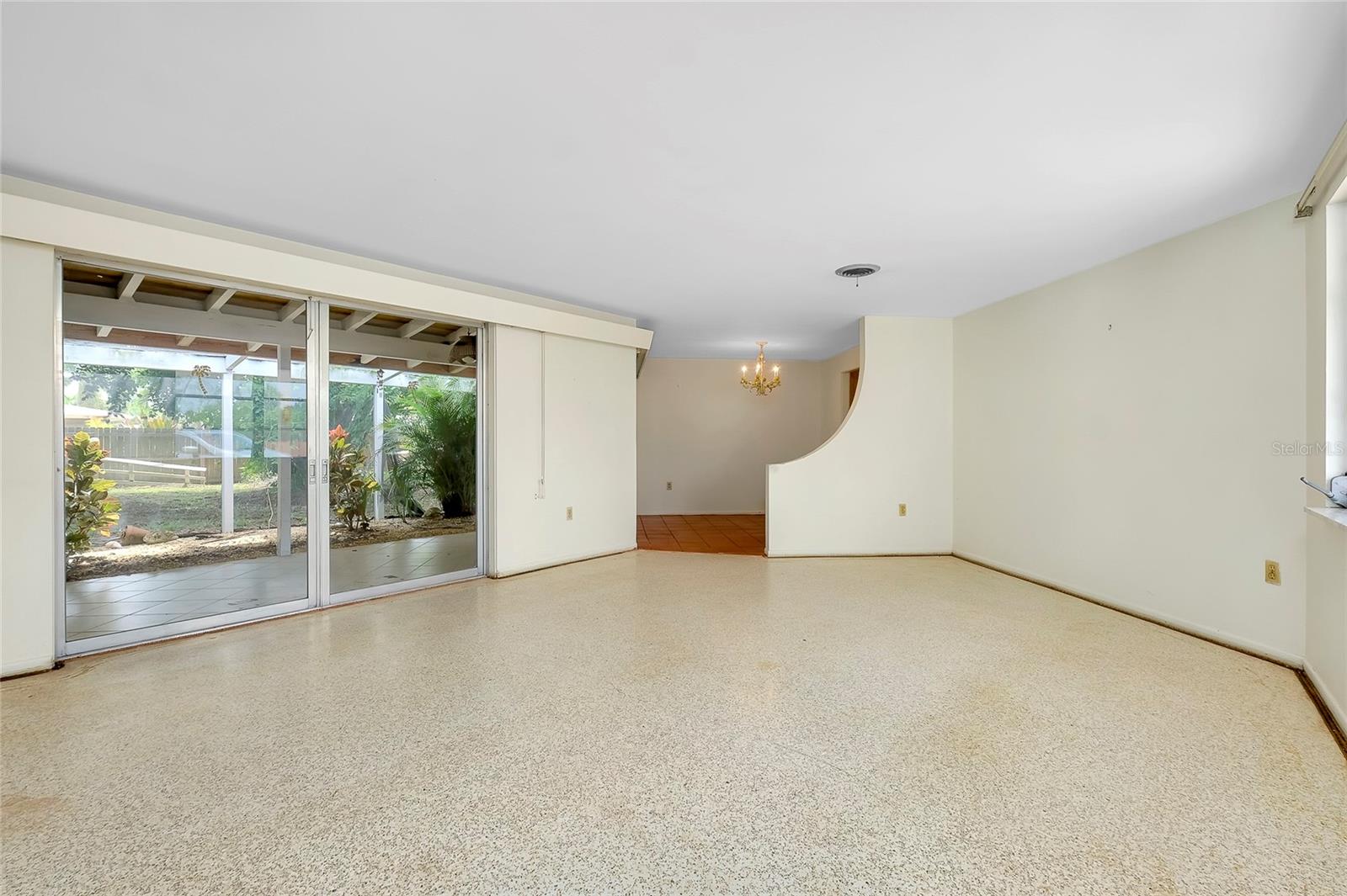 Image 5 of 42 For 114 Venice East Boulevard