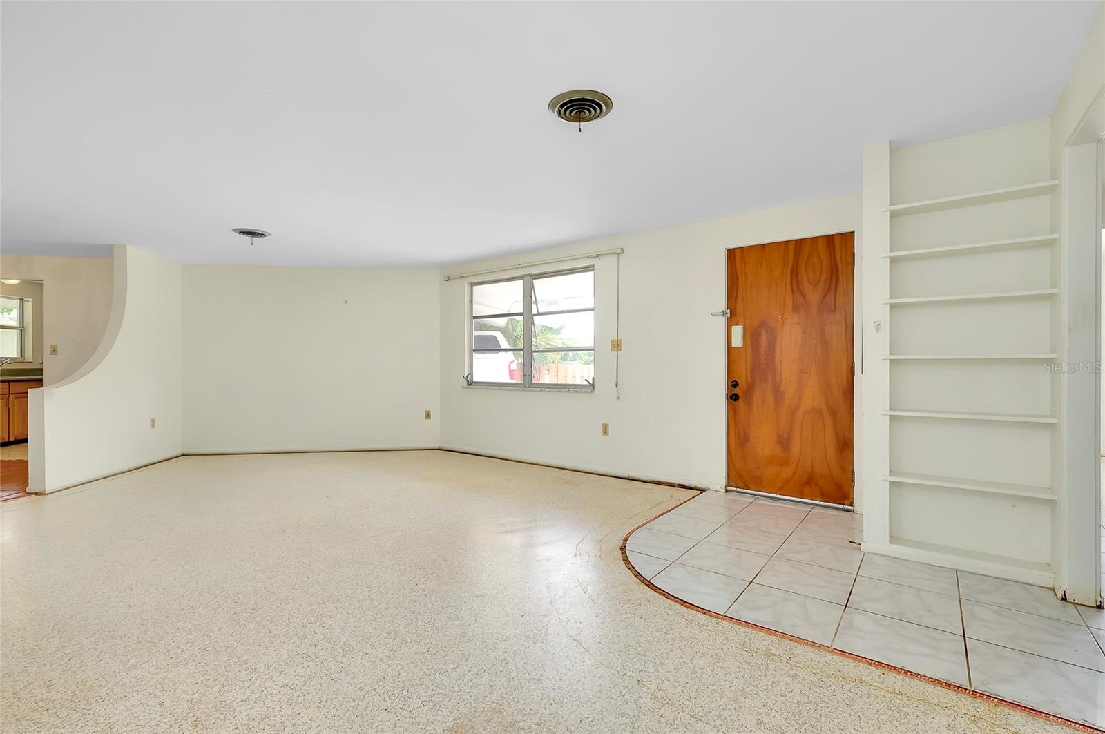 Image 6 of 42 For 114 Venice East Boulevard