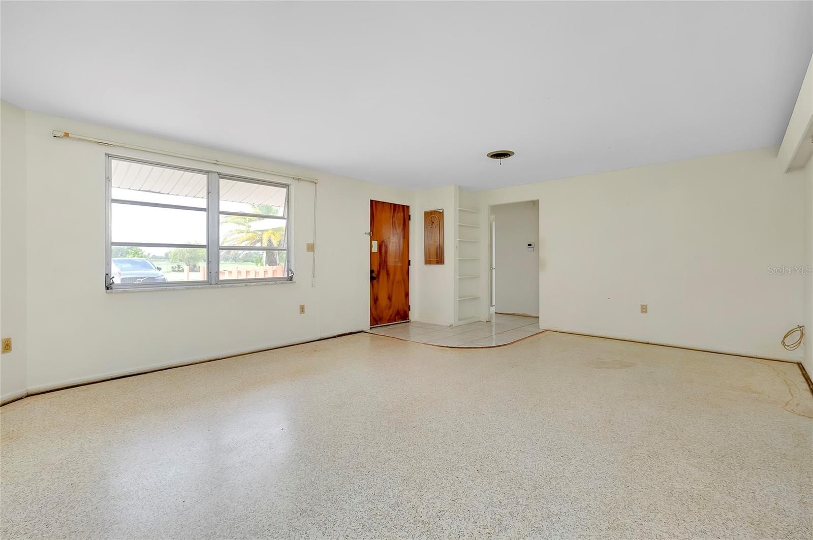 Image 7 of 42 For 114 Venice East Boulevard