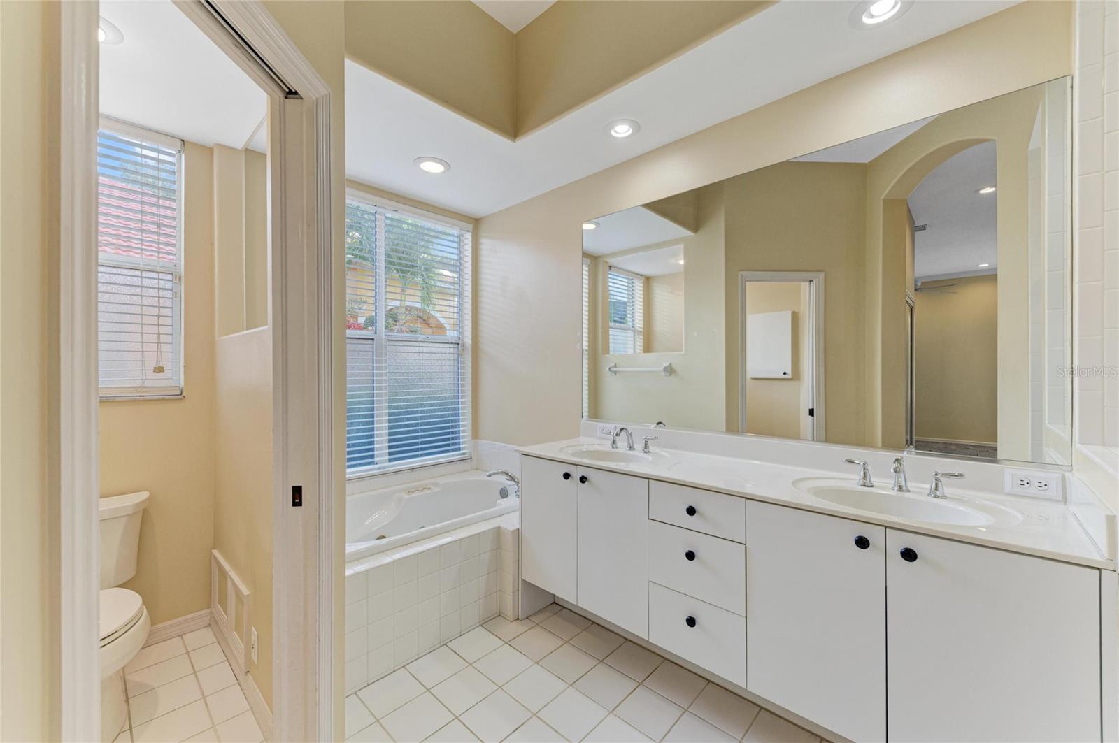 Image 35 of 91 For 5098 Hanging Moss Lane