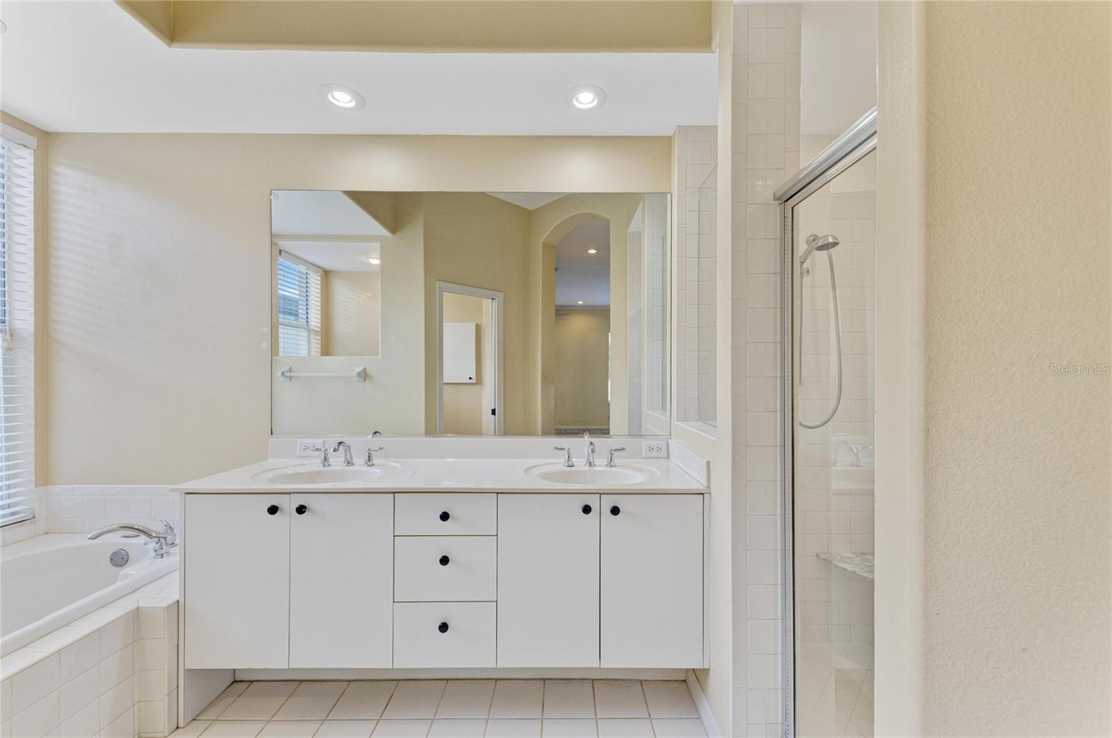 Image 36 of 91 For 5098 Hanging Moss Lane