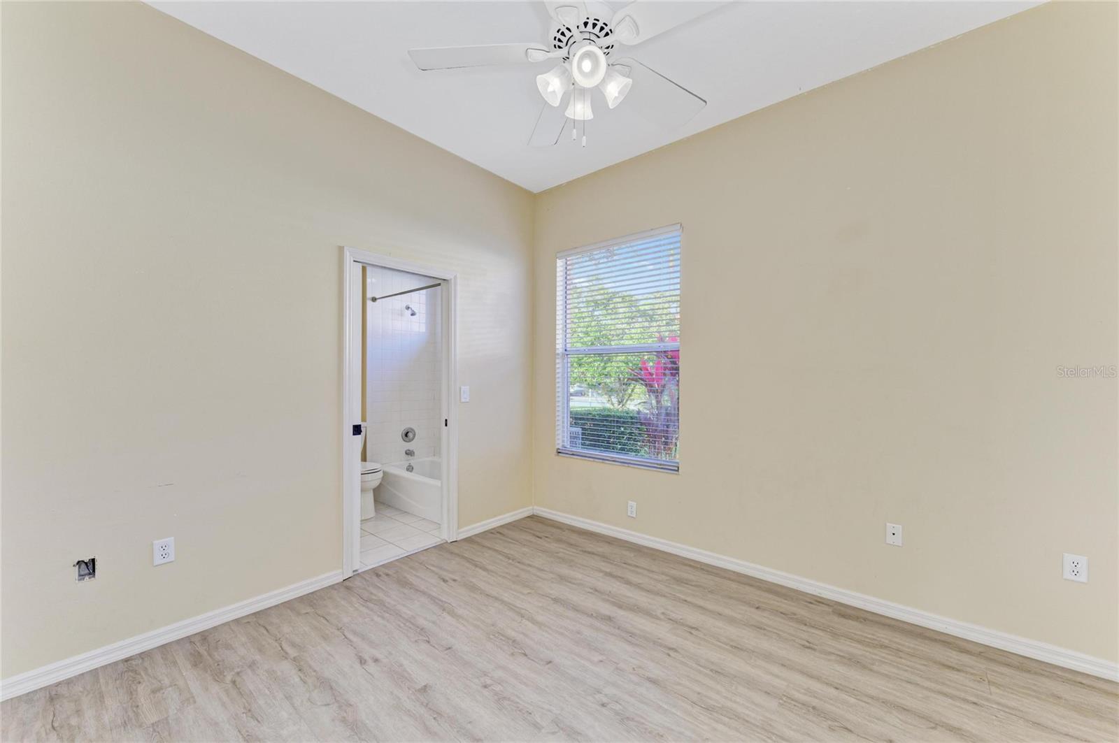 Image 39 of 91 For 5098 Hanging Moss Lane