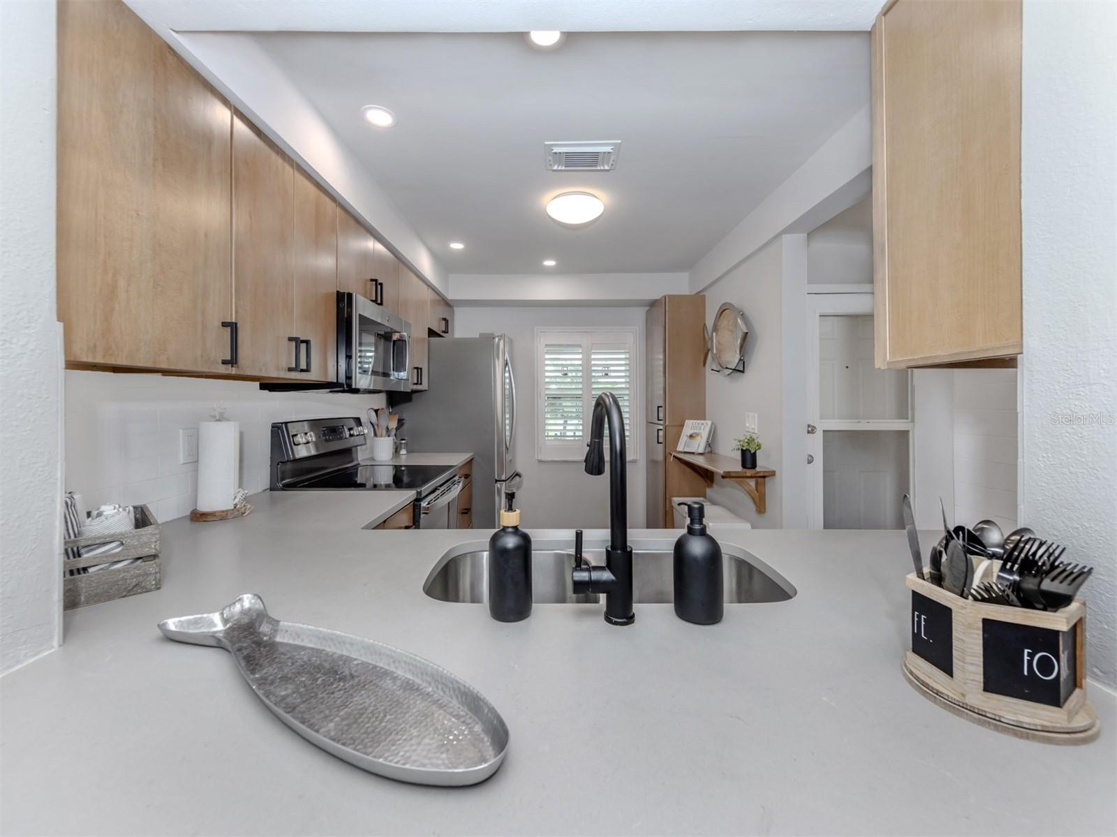 Image 13 of 39 For 400 Mission Trail E D