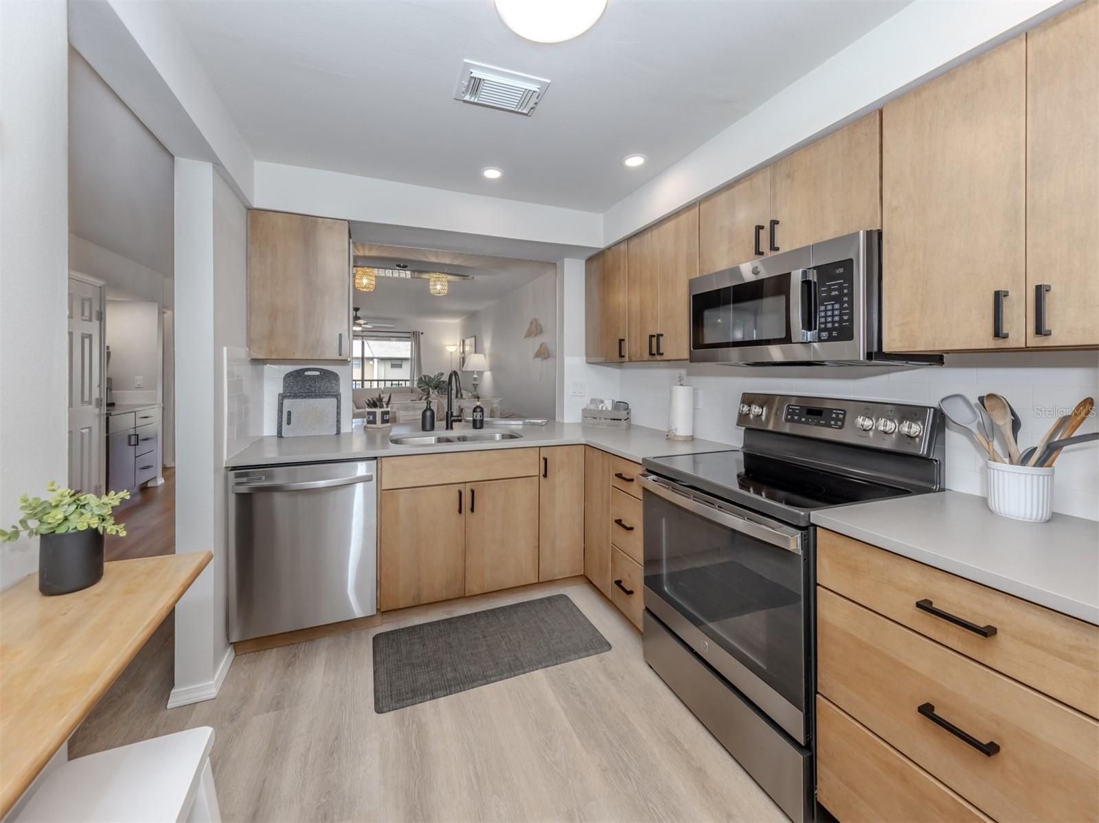 Image 16 of 39 For 400 Mission Trail E D