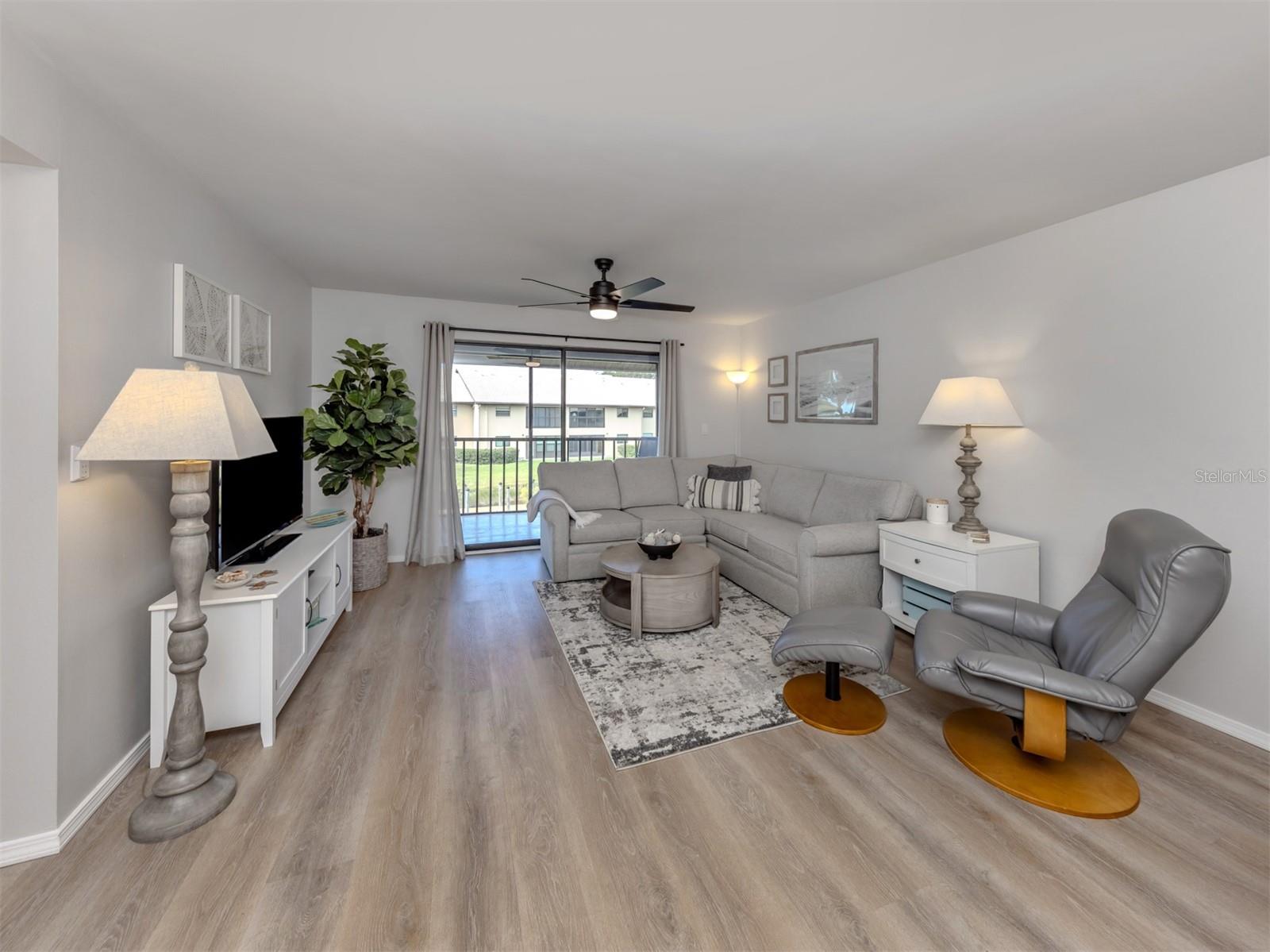 Image 4 of 39 For 400 Mission Trail E D