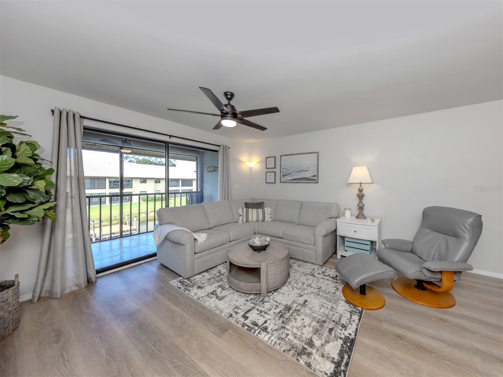 Image 5 of 39 For 400 Mission Trail E D