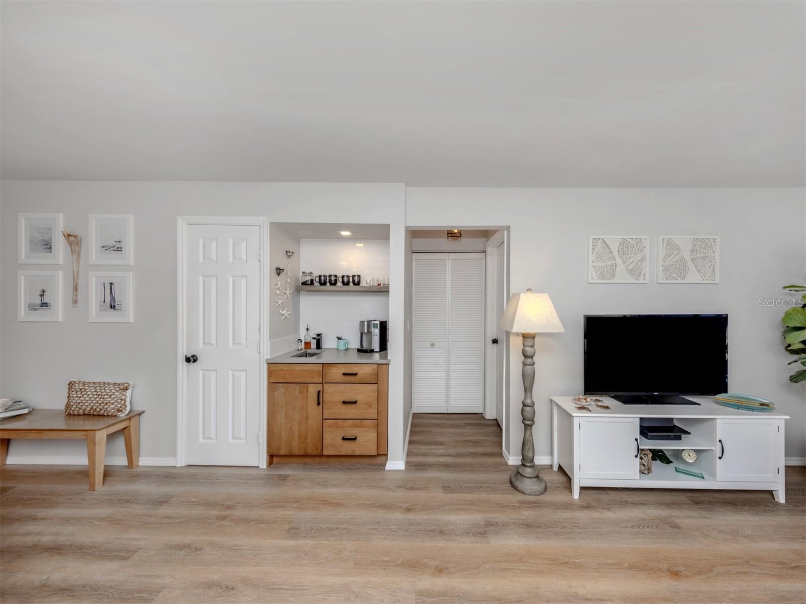 Image 7 of 39 For 400 Mission Trail E D