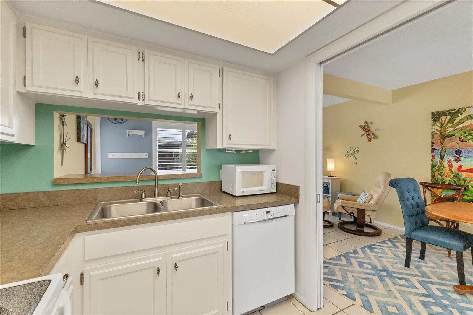 Image 13 of 50 For 1018 Beach Manor Circle 40