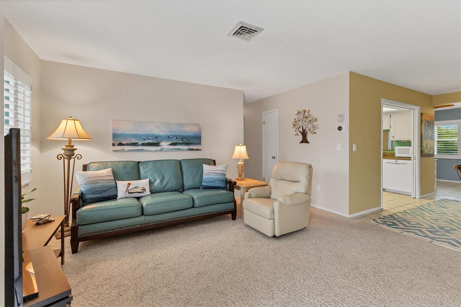 Image 4 of 50 For 1018 Beach Manor Circle 40