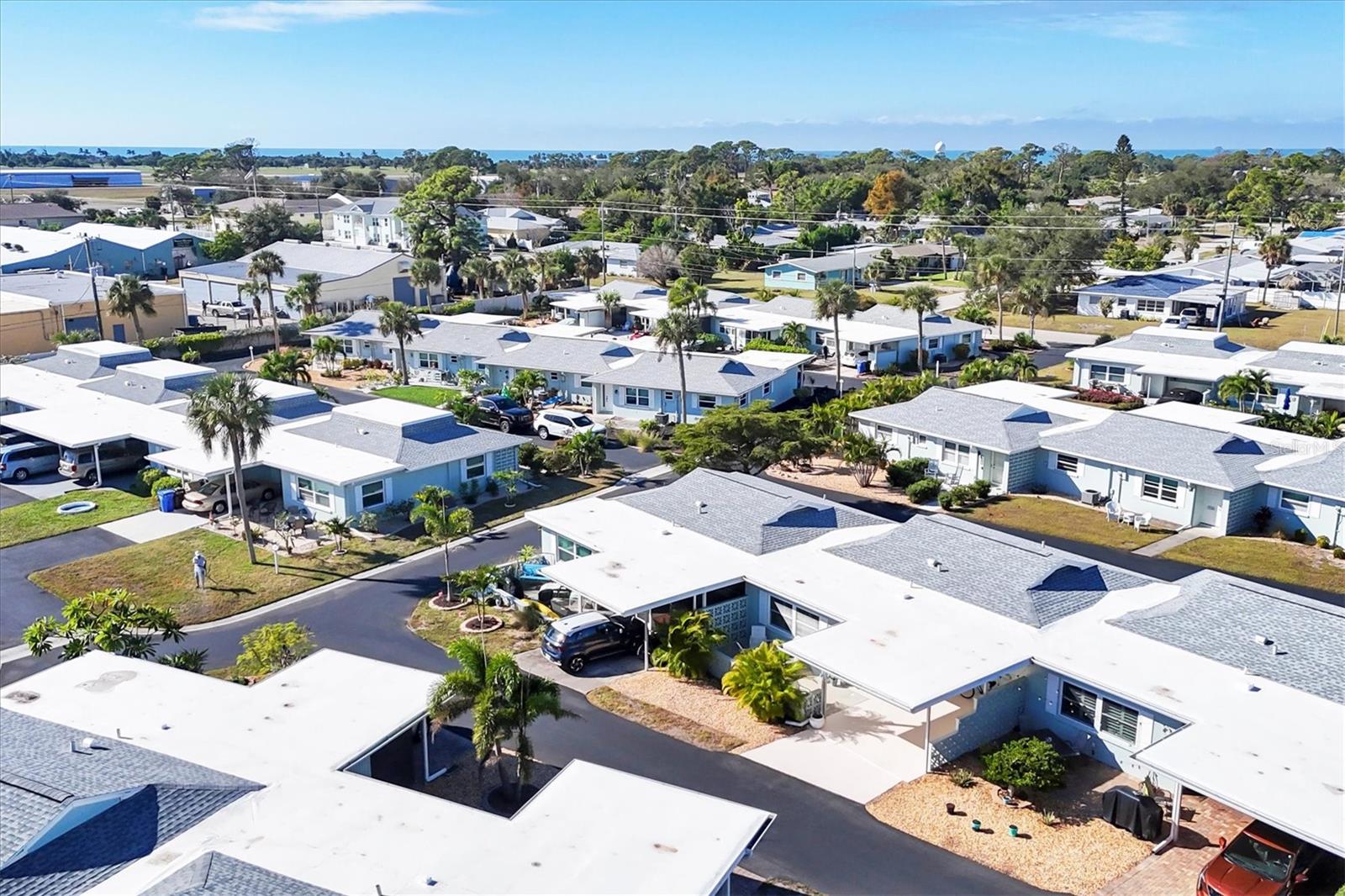 Image 41 of 50 For 1018 Beach Manor Circle 40