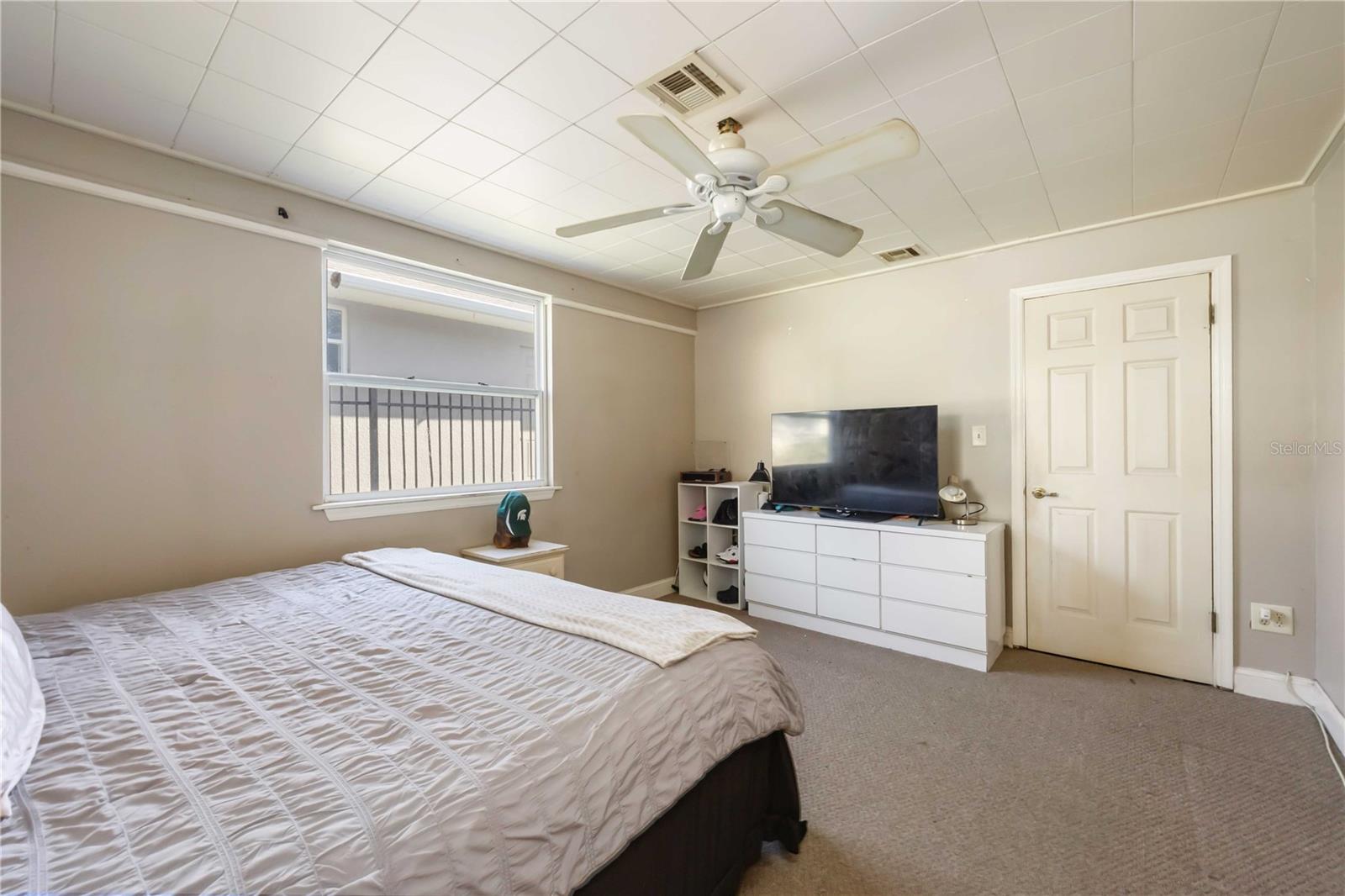 Image 10 of 55 For 300 Field Avenue E