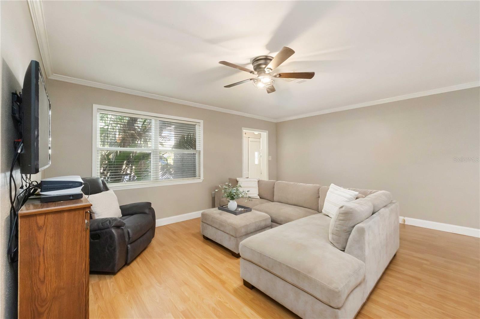 Image 13 of 55 For 300 Field Avenue E