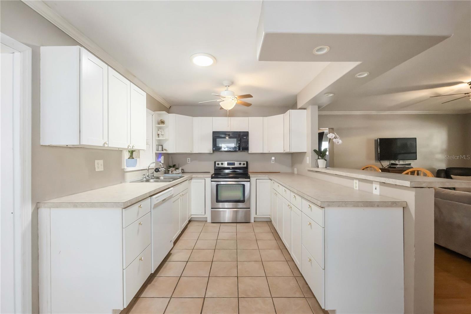 Image 15 of 55 For 300 Field Avenue E