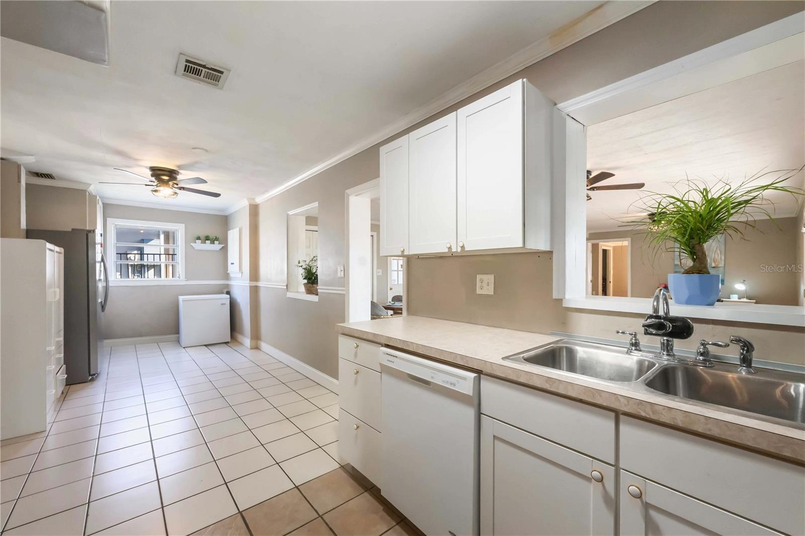 Image 17 of 55 For 300 Field Avenue E