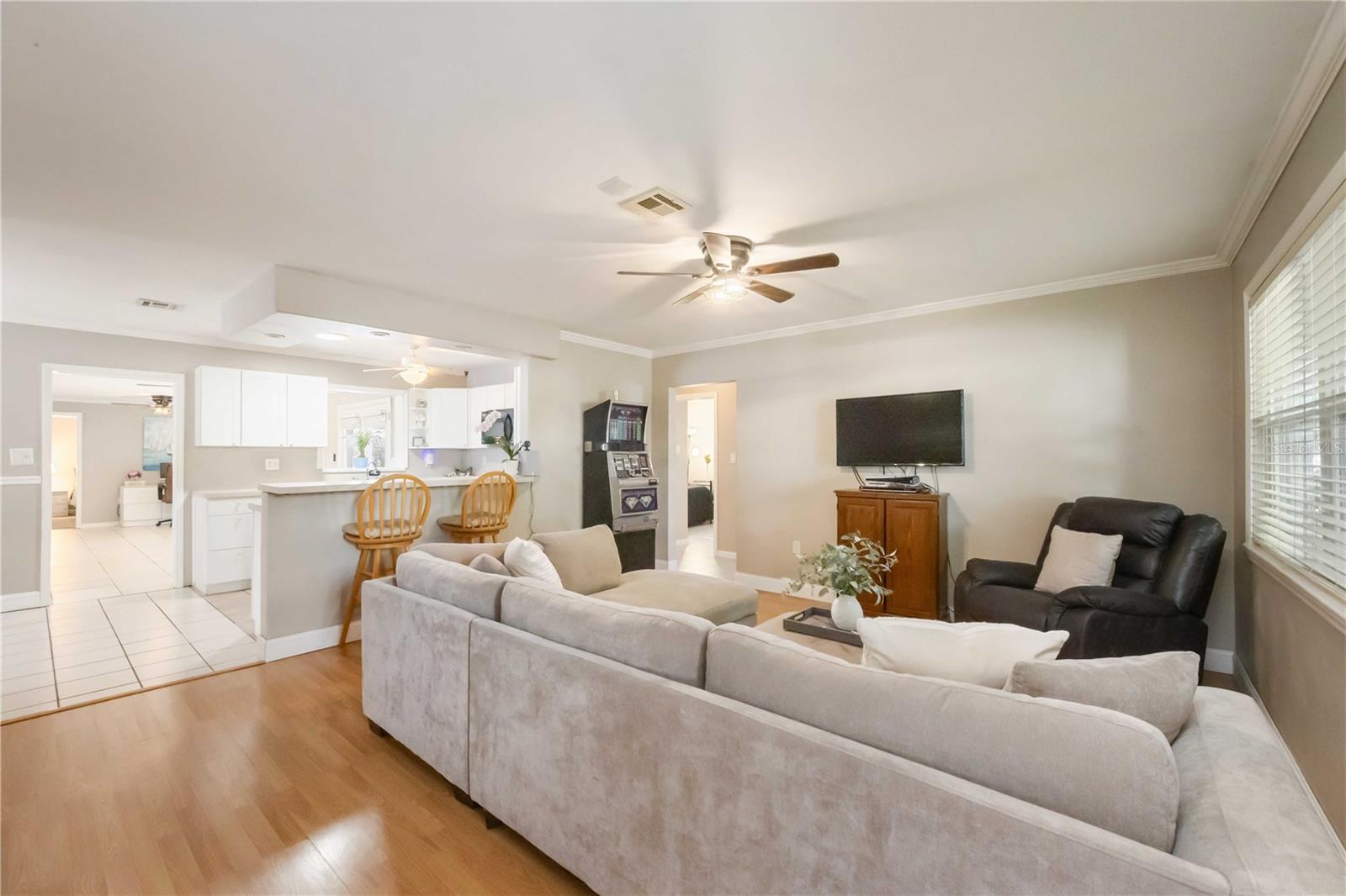 Image 4 of 55 For 300 Field Avenue E