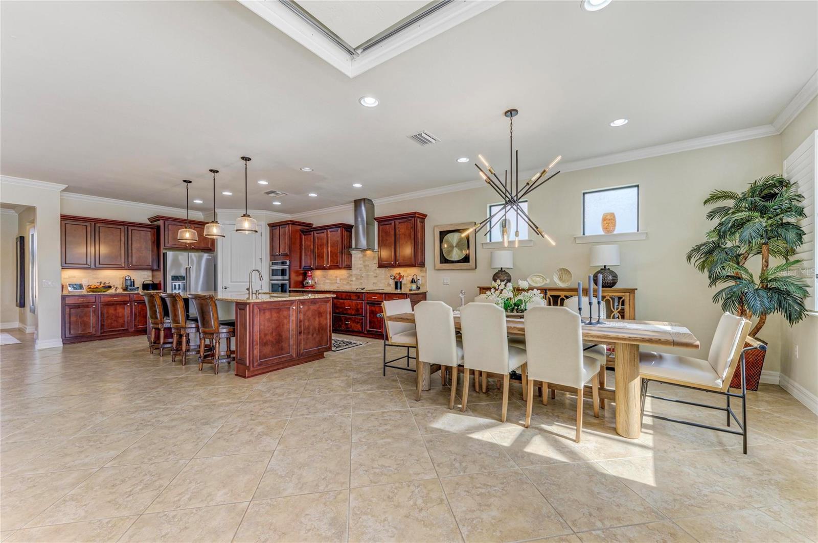 Image 16 of 58 For 13837 Neviano Street