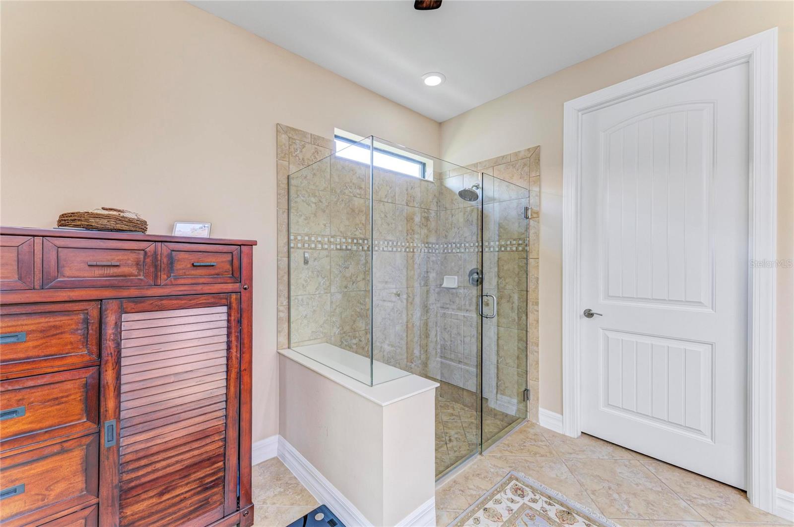 Image 32 of 58 For 13837 Neviano Street