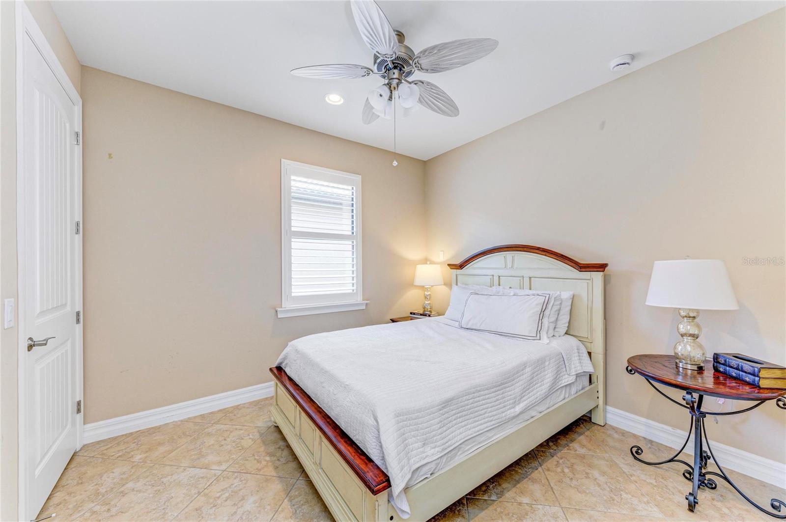 Image 33 of 58 For 13837 Neviano Street