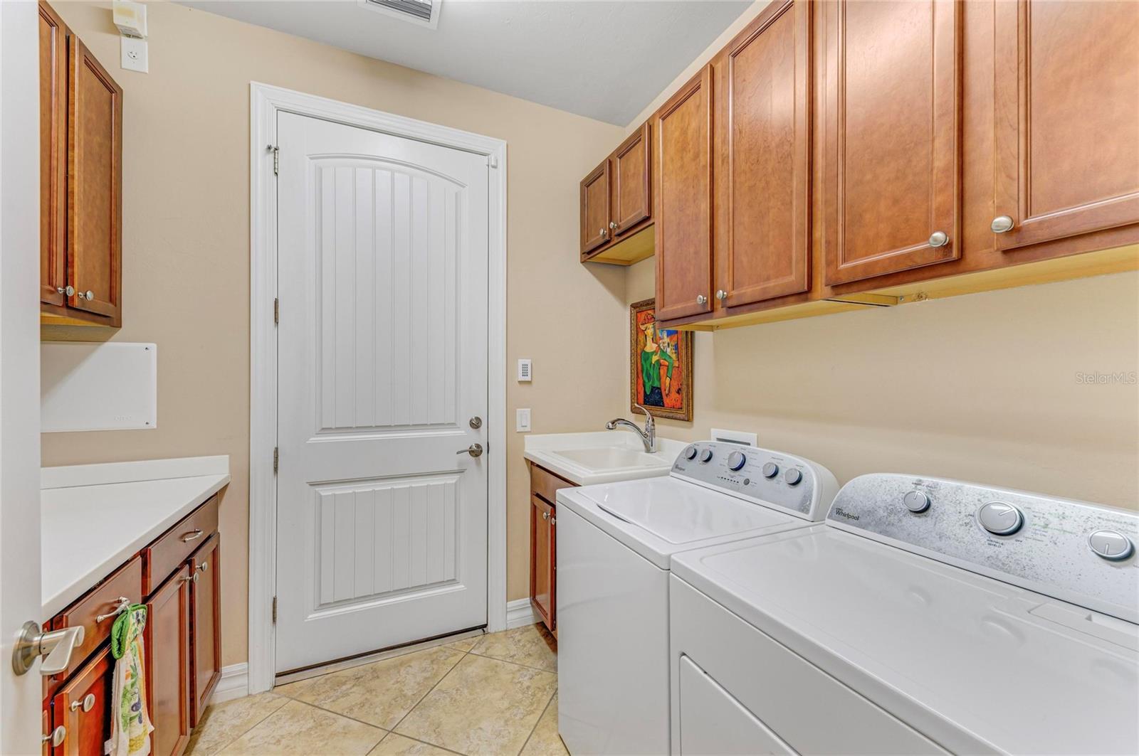 Image 37 of 58 For 13837 Neviano Street