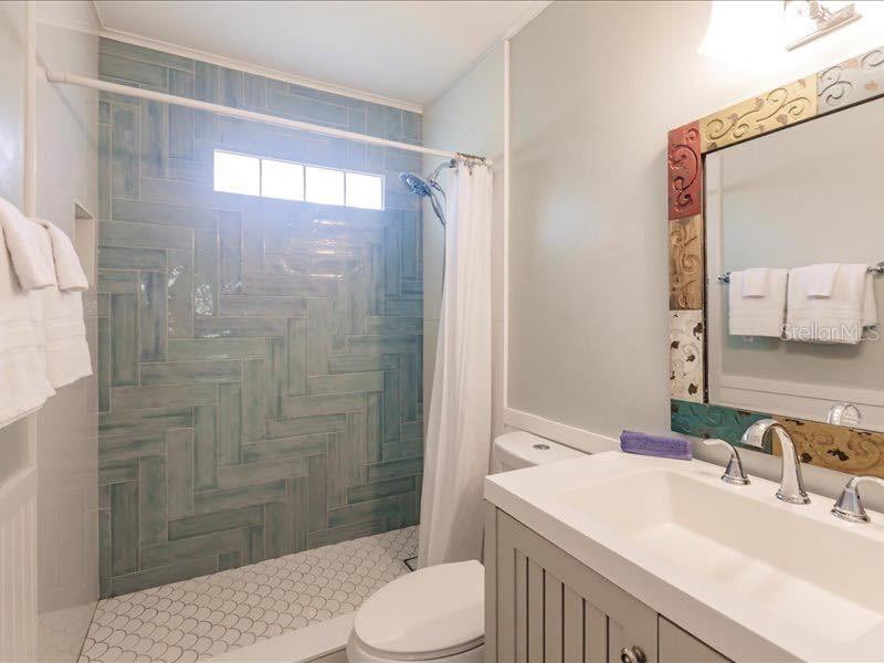 Image 7 of 11 For 688 Constance Road