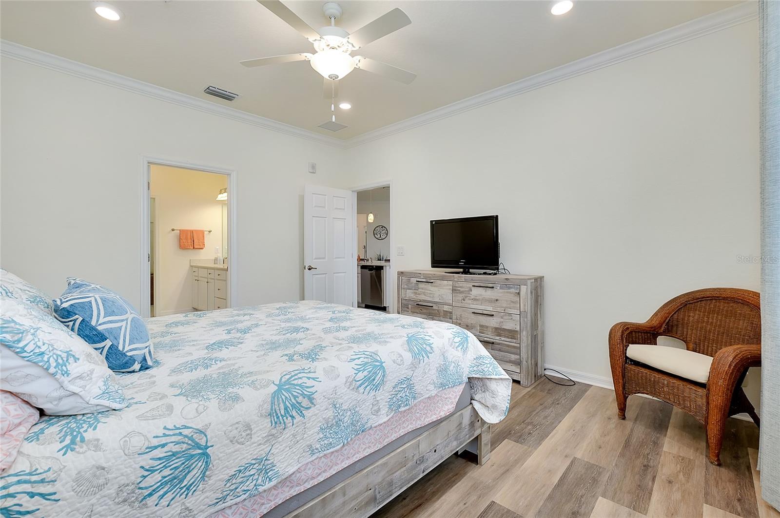 Image 30 of 73 For 10063 Crooked Creek Drive 202