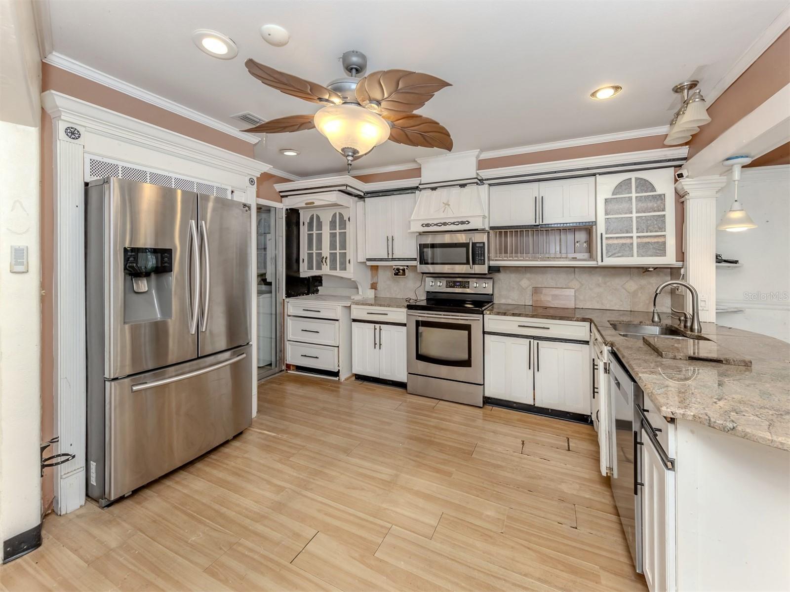 Image 11 of 43 For 647 Foxwood Boulevard