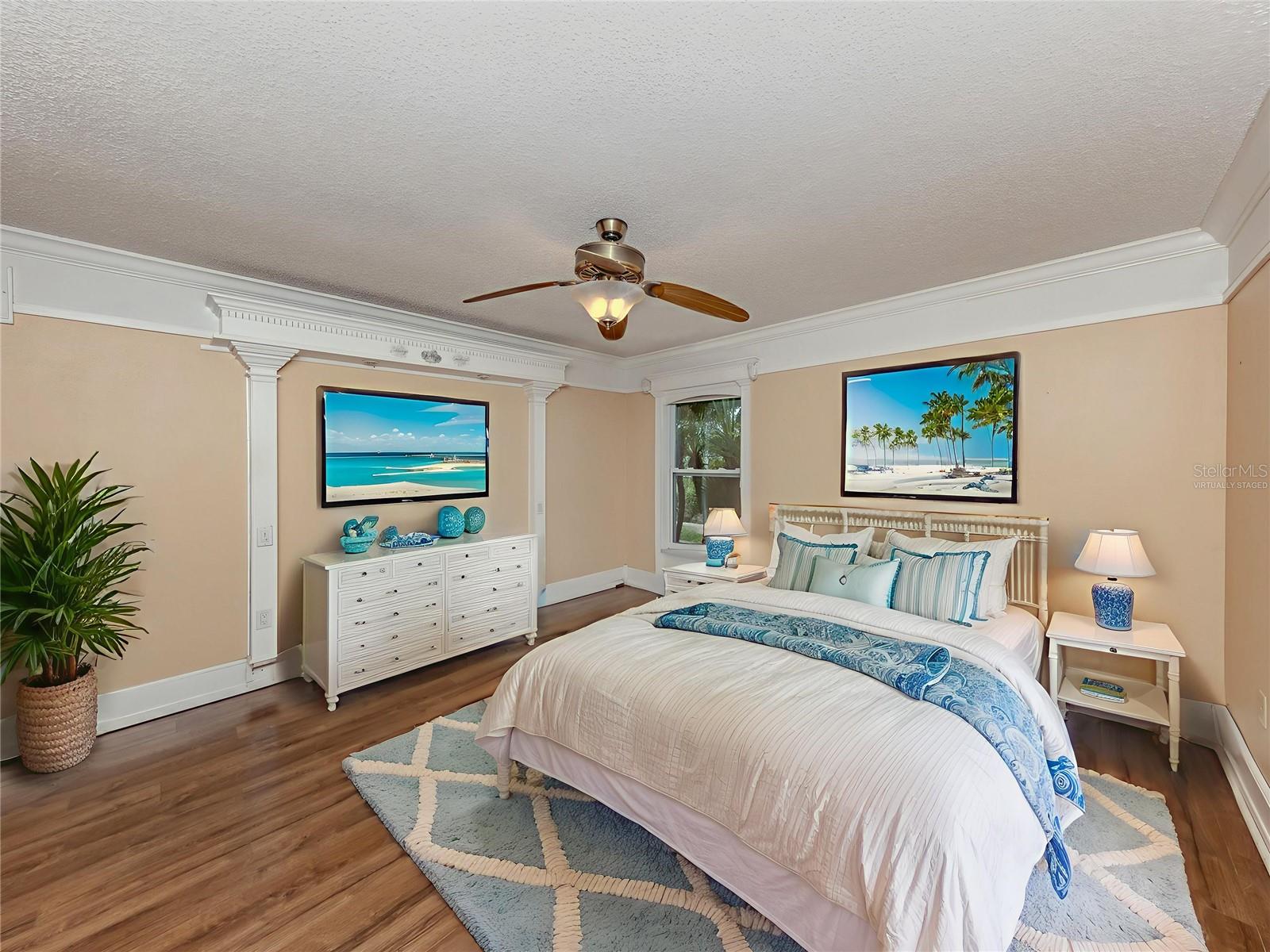 Image 17 of 43 For 647 Foxwood Boulevard