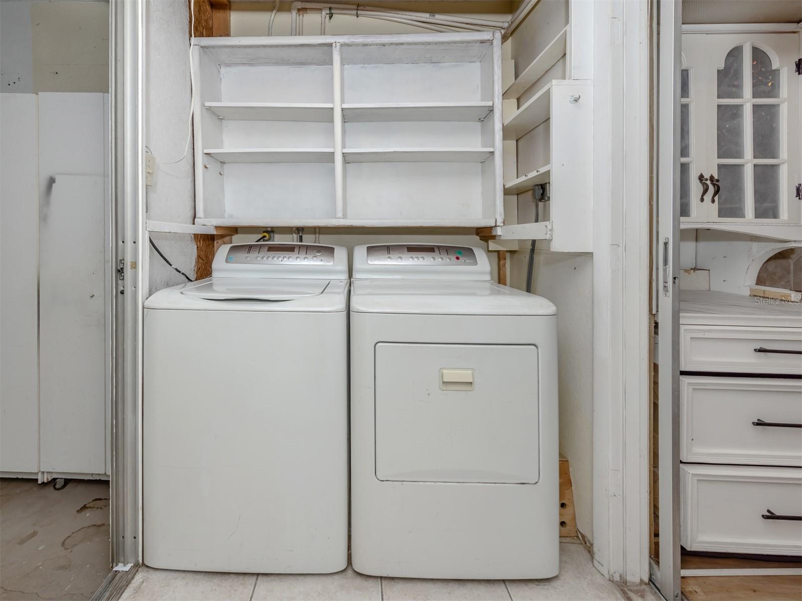 Image 23 of 43 For 647 Foxwood Boulevard