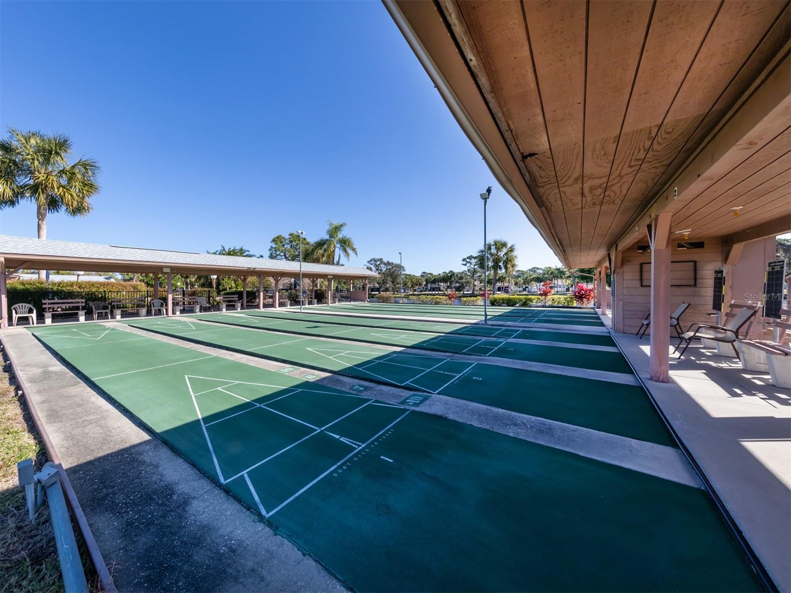 Image 32 of 43 For 647 Foxwood Boulevard