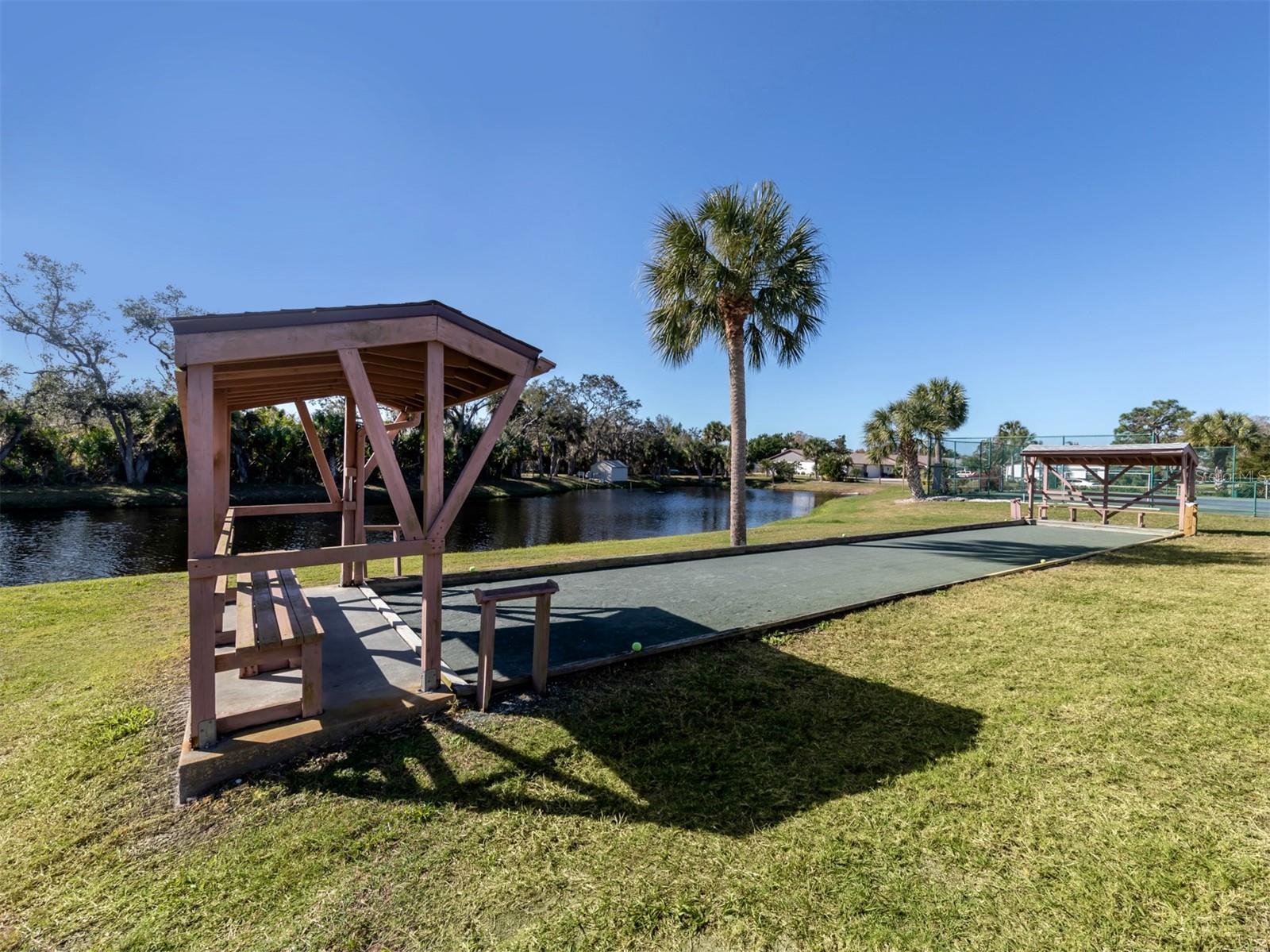 Image 33 of 43 For 647 Foxwood Boulevard