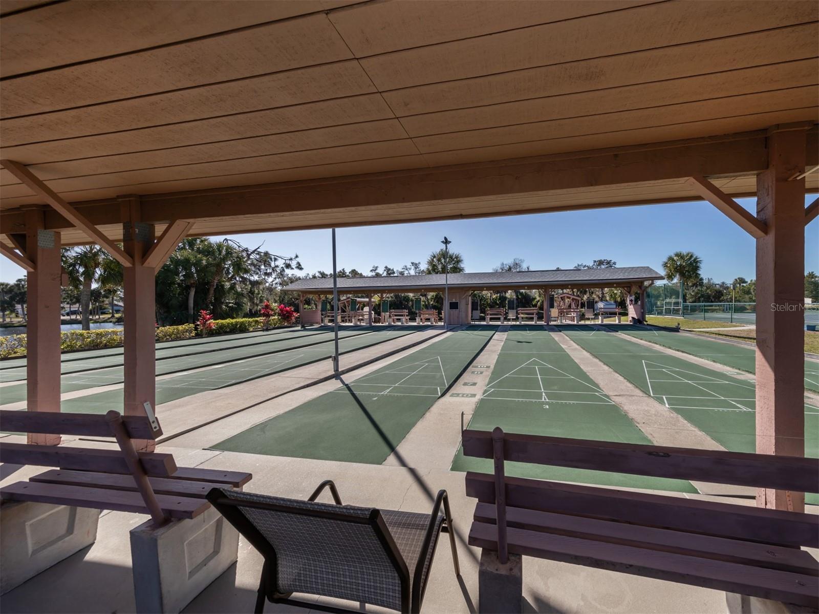 Image 34 of 43 For 647 Foxwood Boulevard