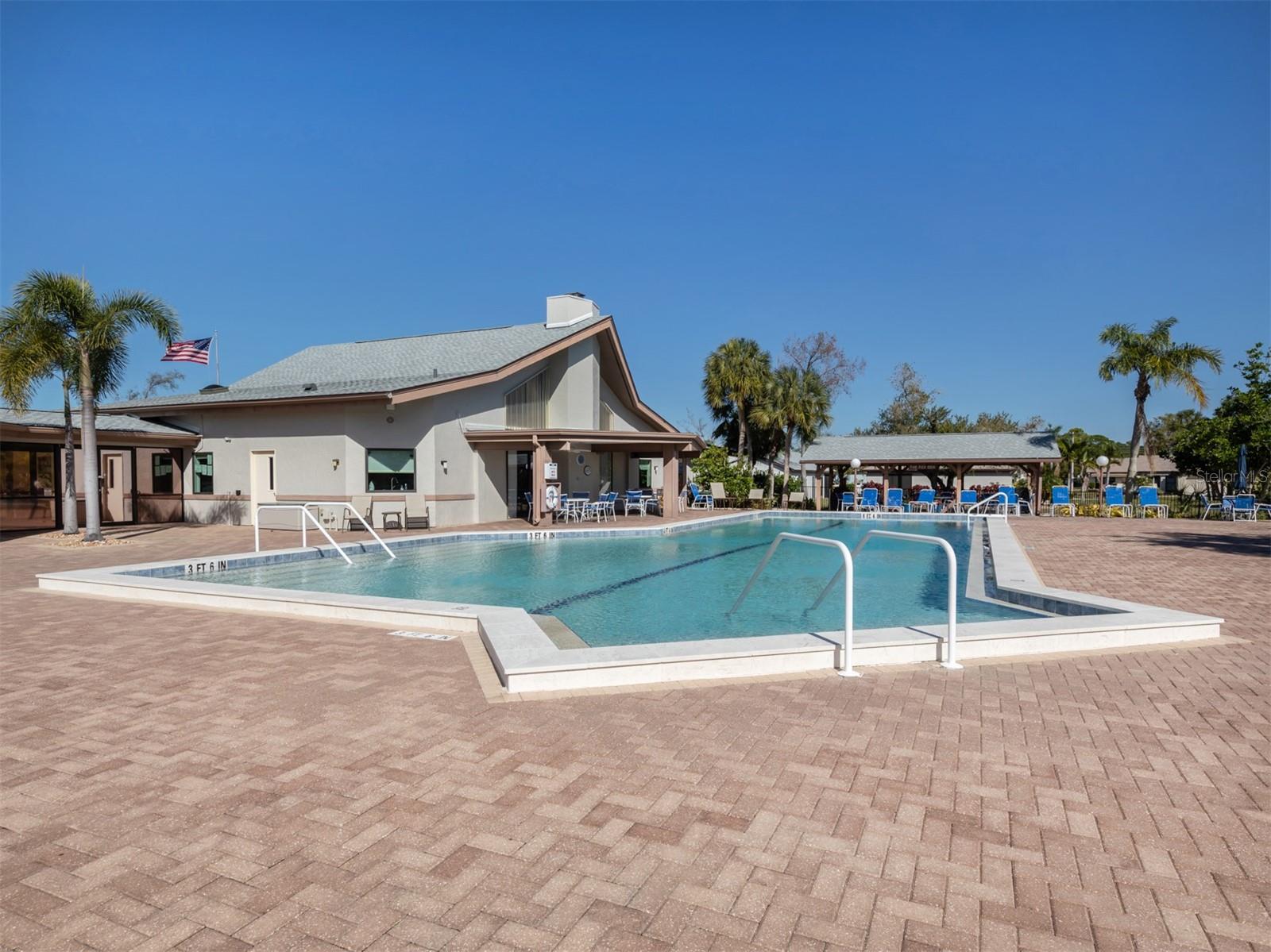 Image 36 of 43 For 647 Foxwood Boulevard