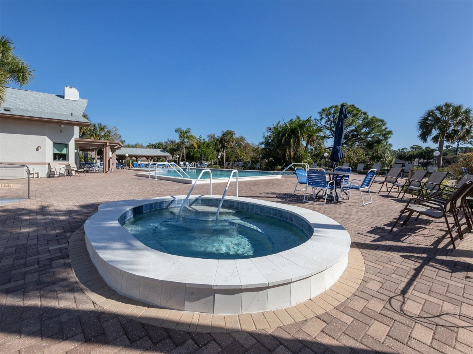 Image 38 of 43 For 647 Foxwood Boulevard