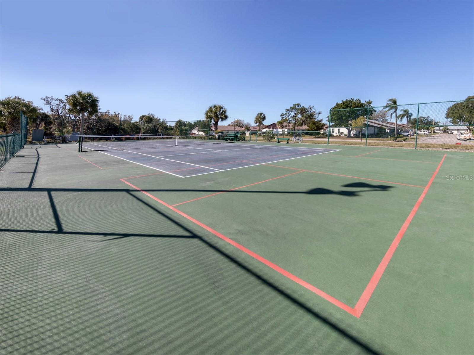 Image 40 of 43 For 647 Foxwood Boulevard