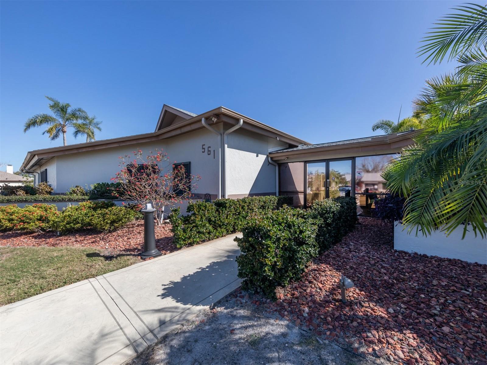 Image 41 of 43 For 647 Foxwood Boulevard