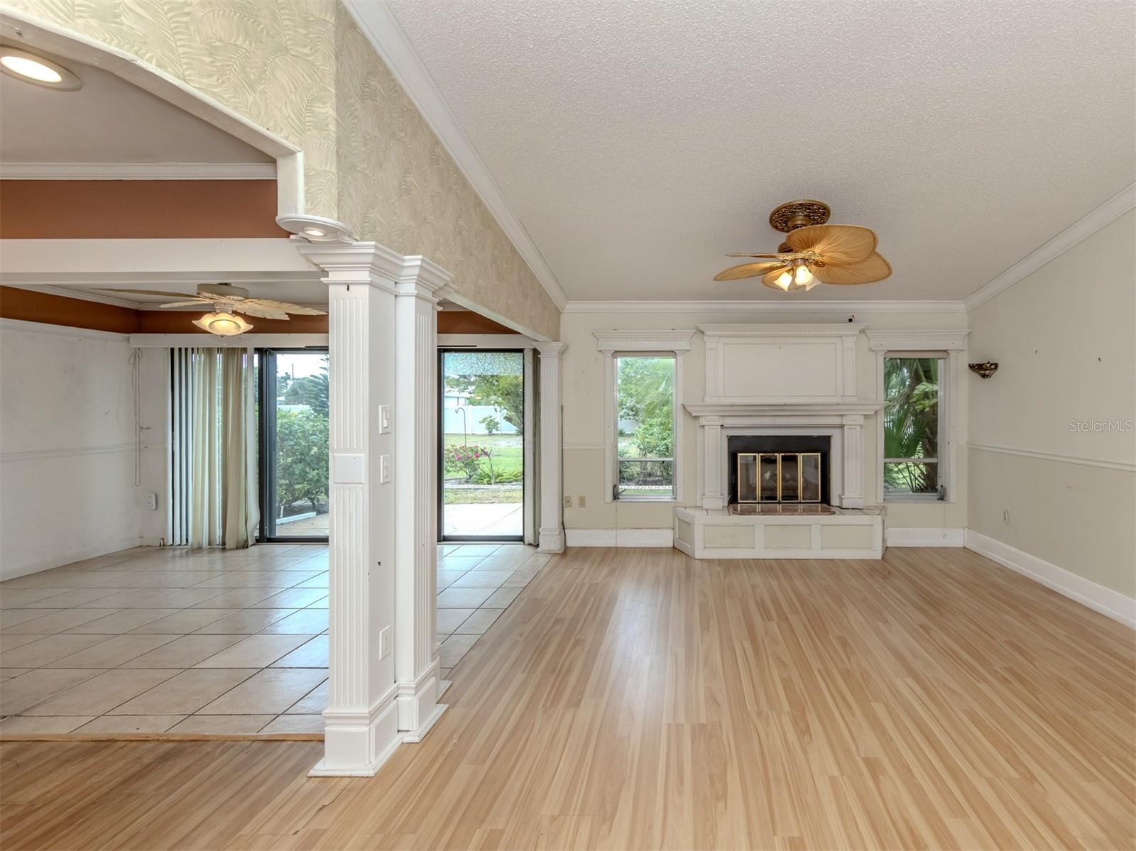 Image 6 of 43 For 647 Foxwood Boulevard