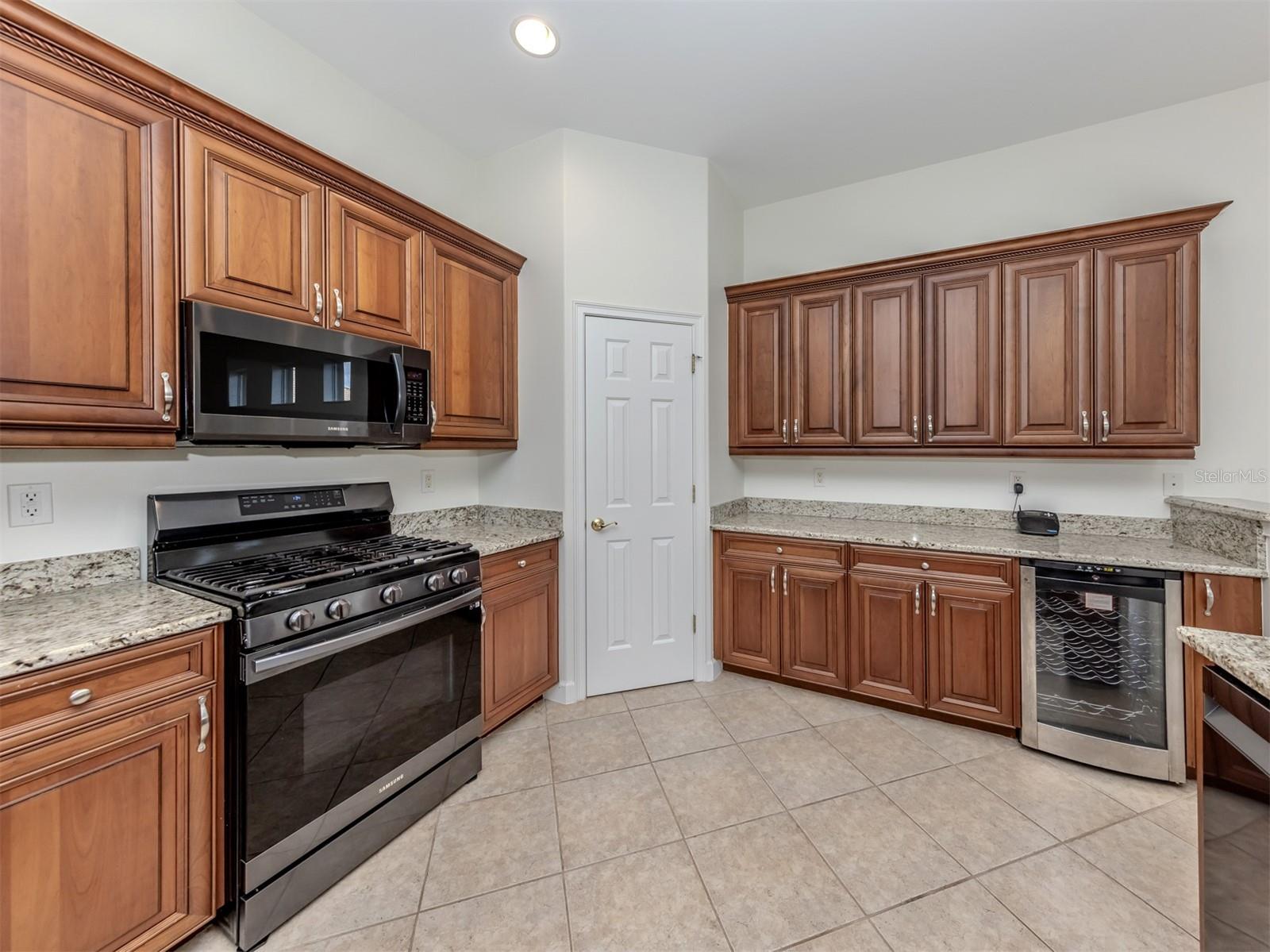 Image 15 of 75 For 141 Medici Terrace