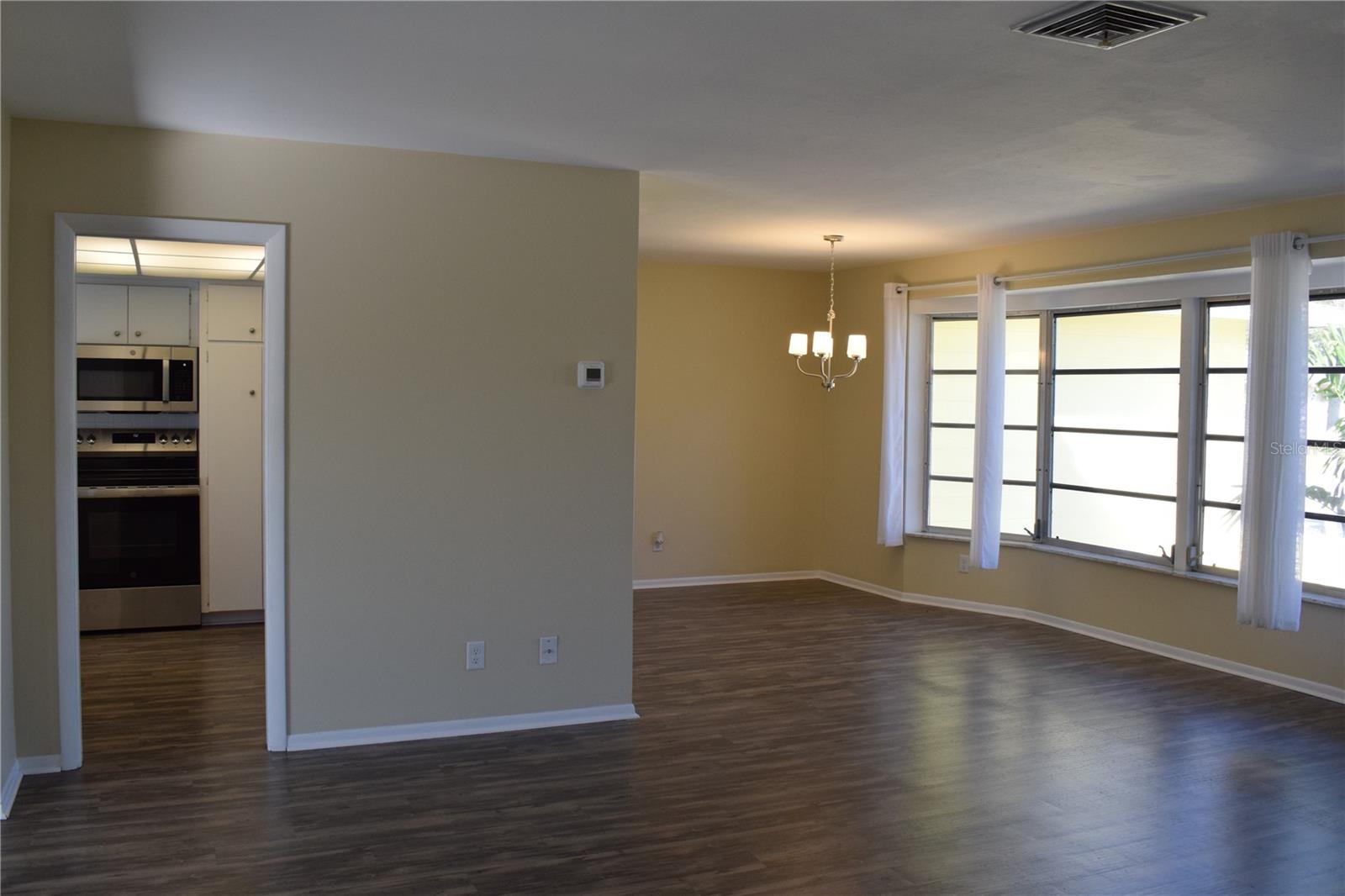 Image 5 of 42 For 2608 Oneida Road