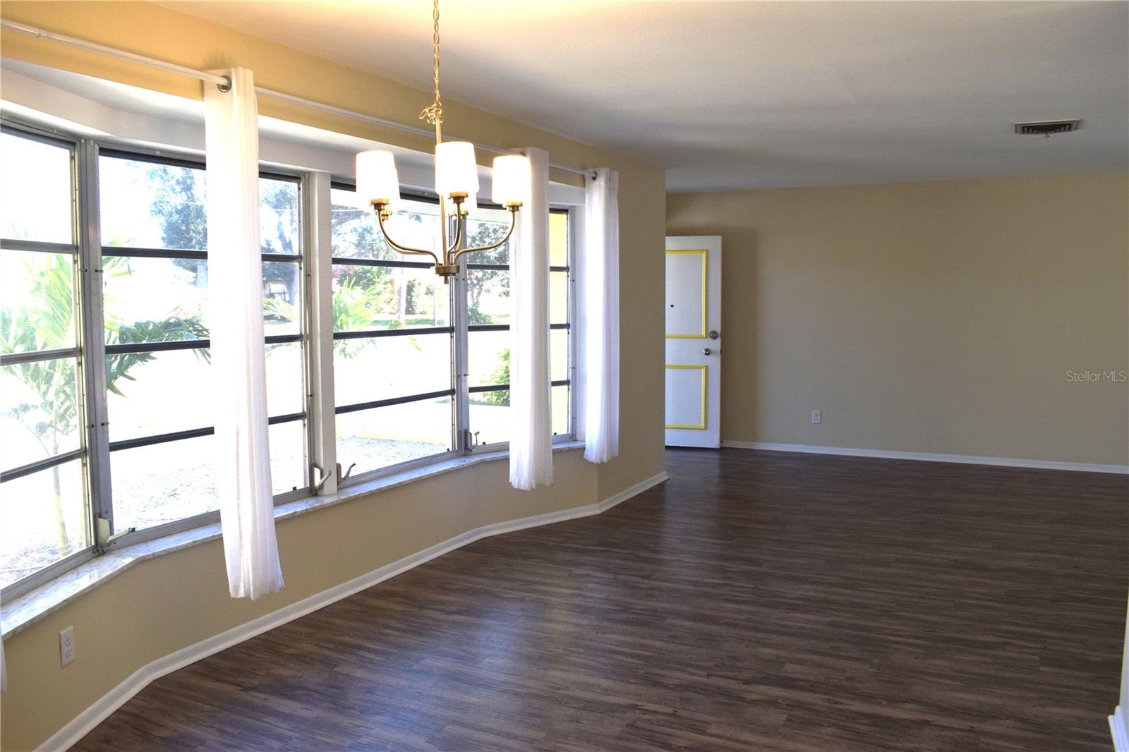 Image 6 of 42 For 2608 Oneida Road