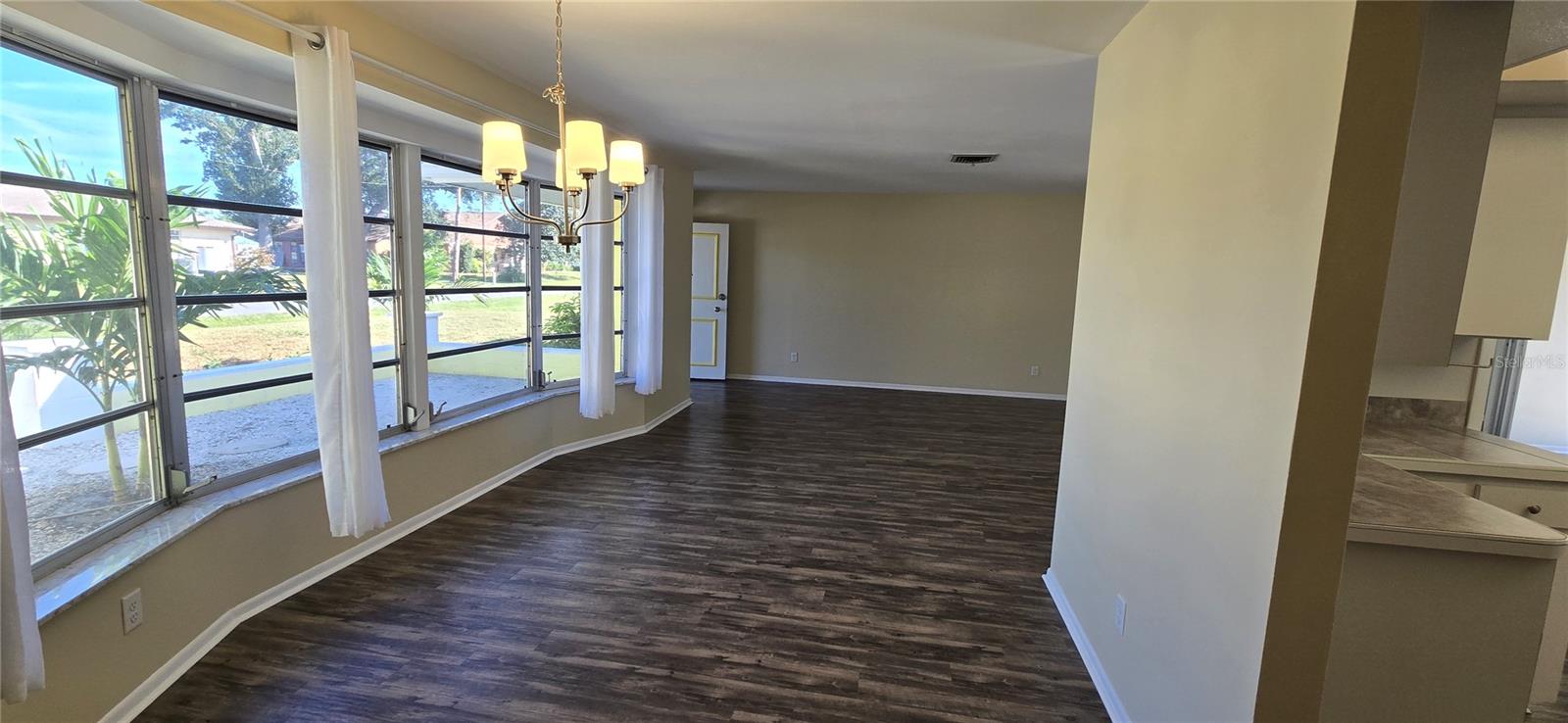 Image 7 of 42 For 2608 Oneida Road