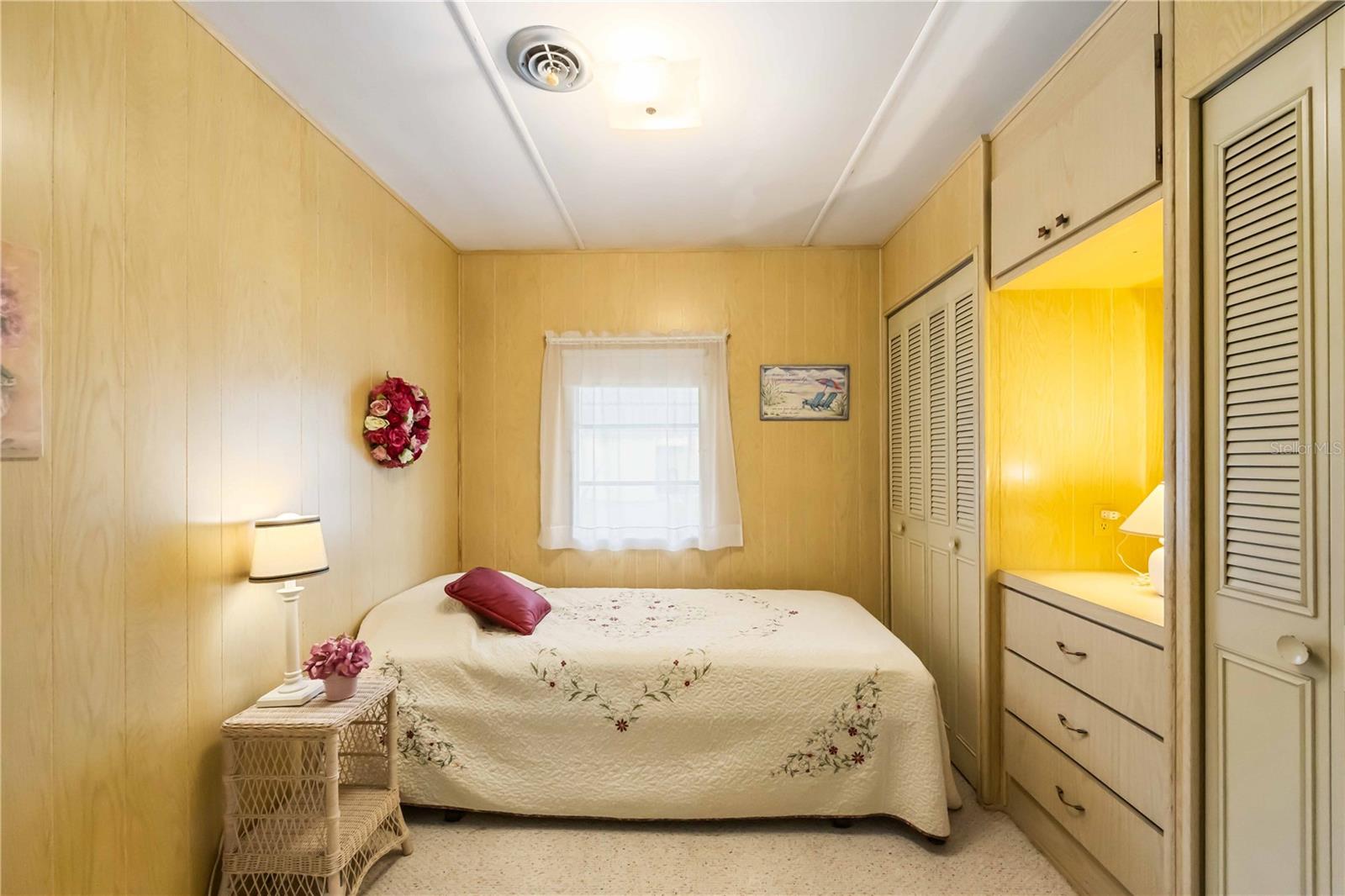 Image 16 of 48 For 239 Inner Drive E