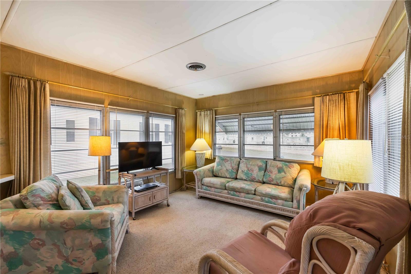 Image 8 of 48 For 239 Inner Drive E