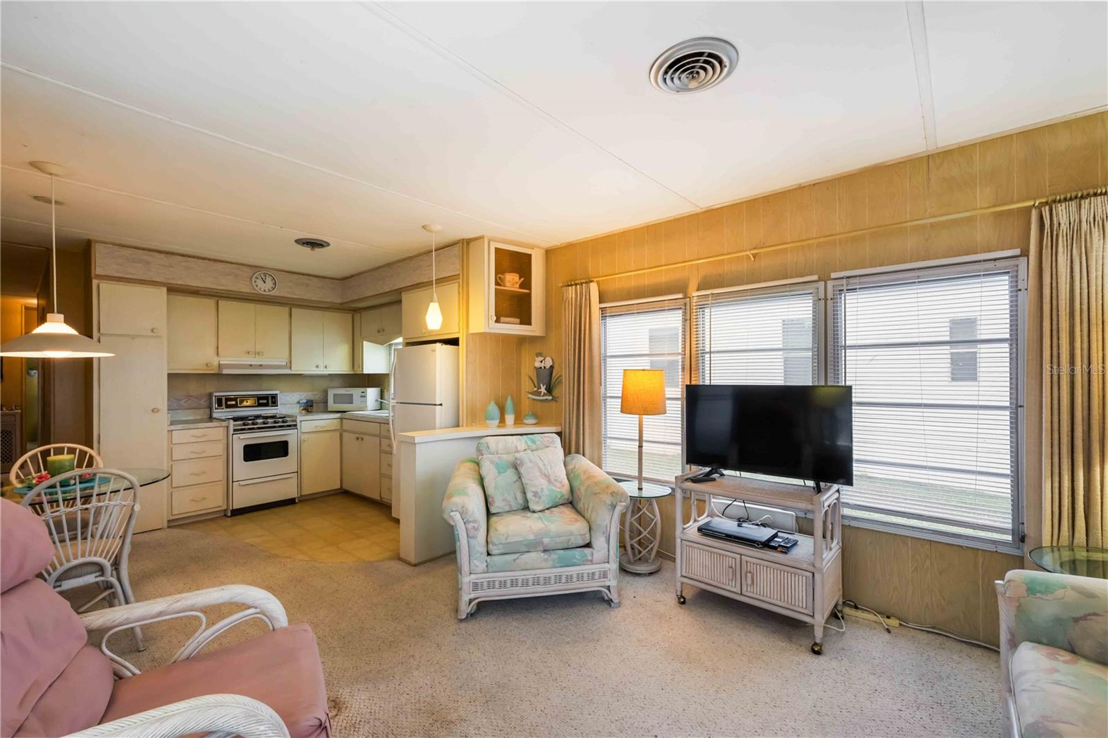 Image 9 of 48 For 239 Inner Drive E