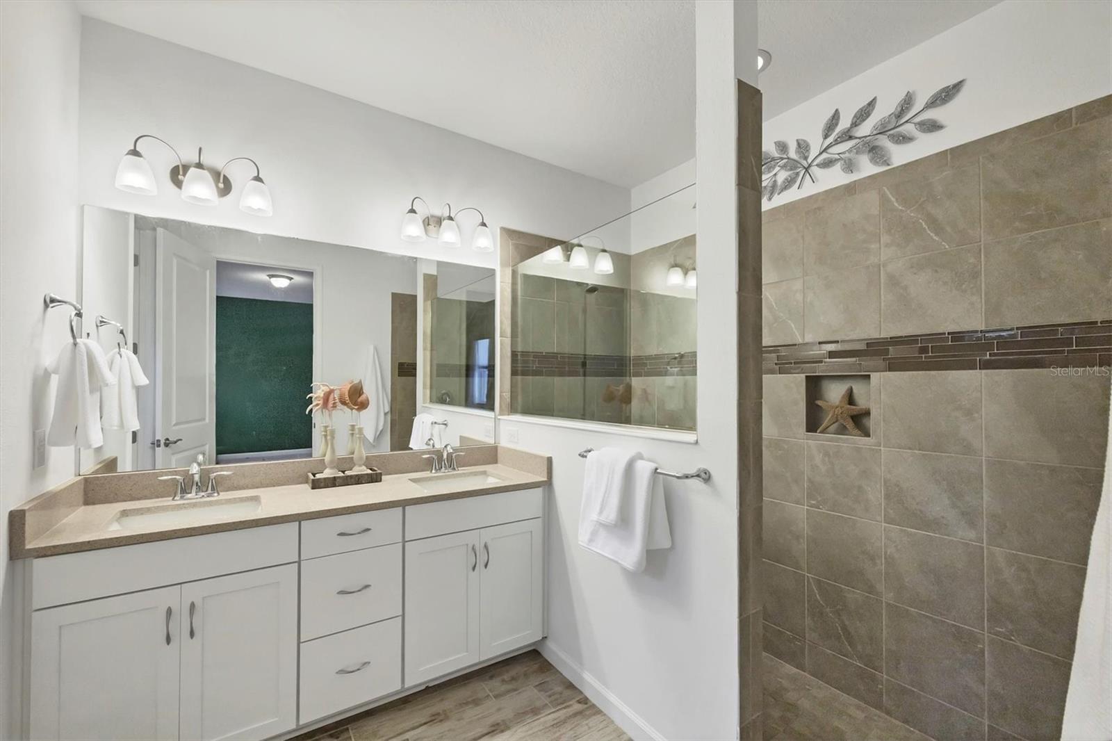 Image 24 of 95 For 11516 Renaissance Boulevard