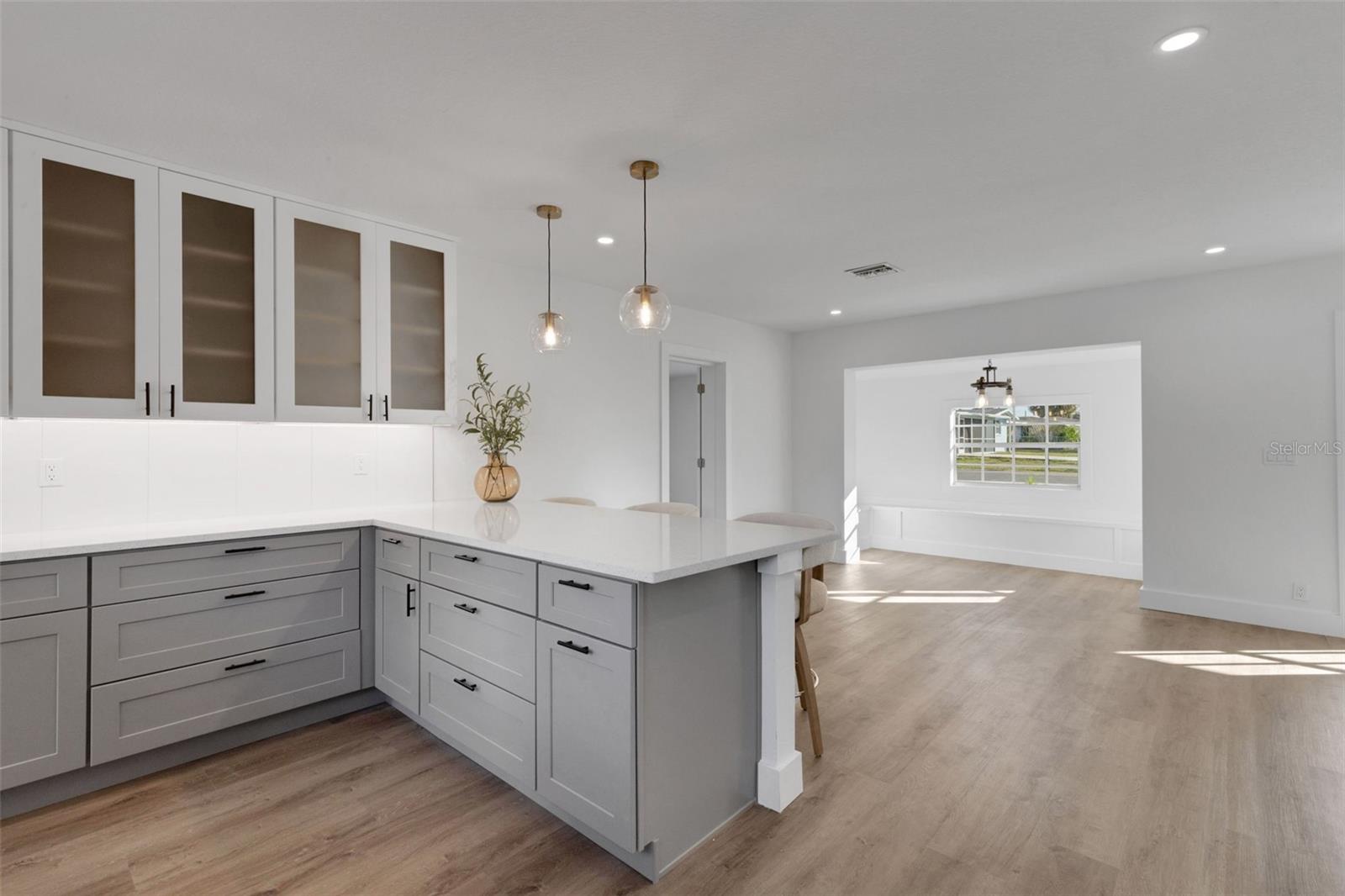 Image 14 of 59 For 1290 Oxford Drive