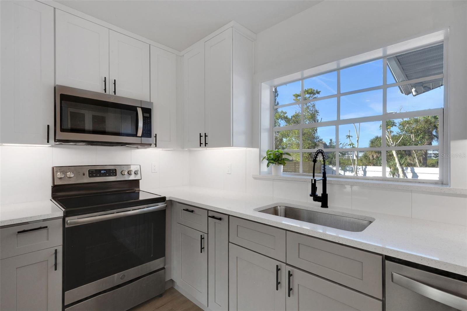 Image 15 of 59 For 1290 Oxford Drive