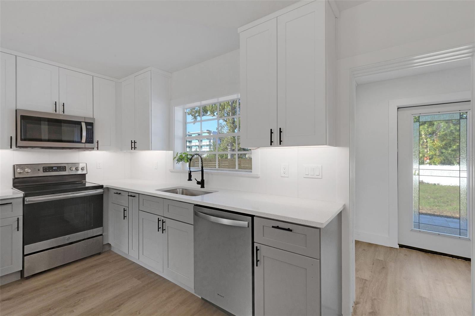 Image 16 of 59 For 1290 Oxford Drive