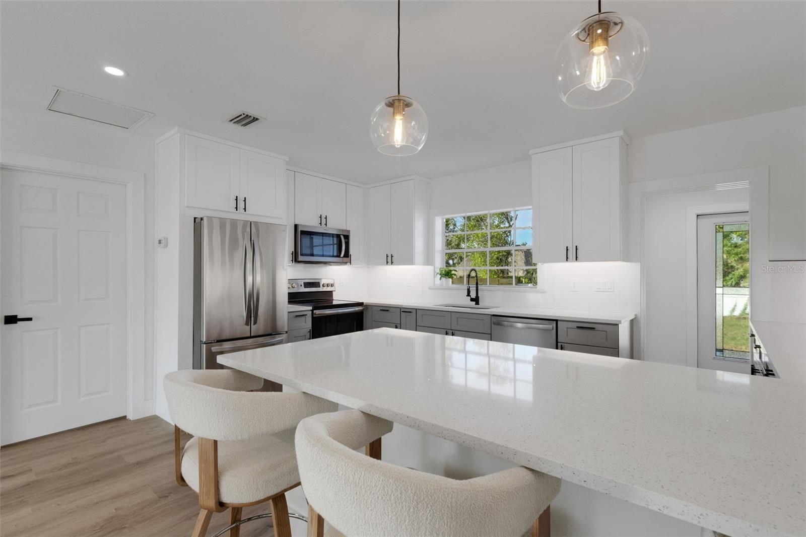 Image 19 of 59 For 1290 Oxford Drive