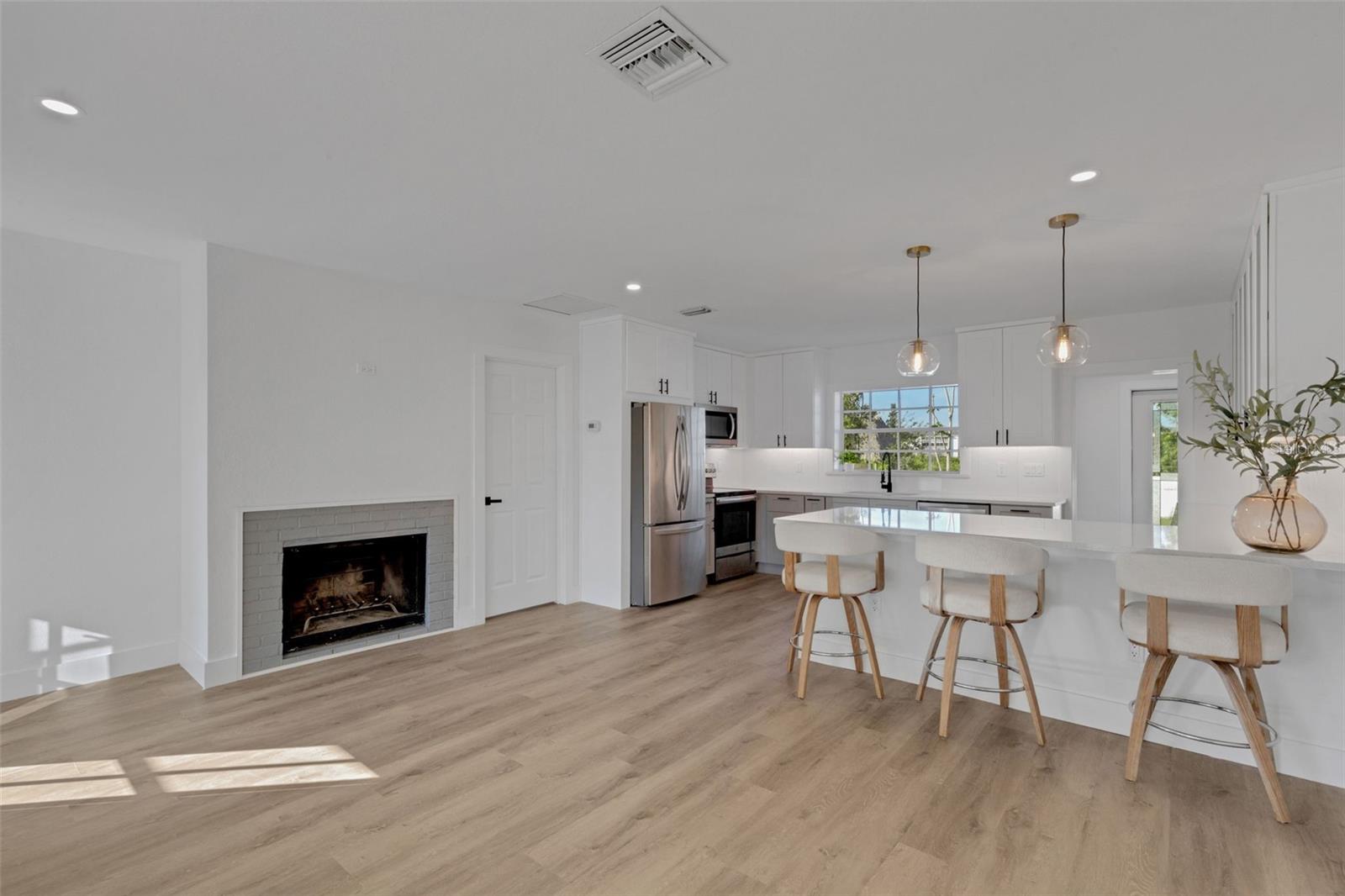 Image 20 of 59 For 1290 Oxford Drive