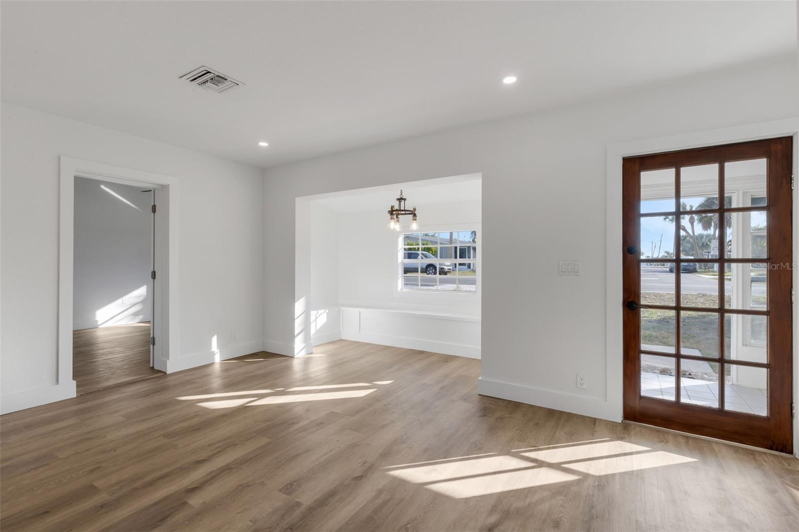 Image 22 of 59 For 1290 Oxford Drive